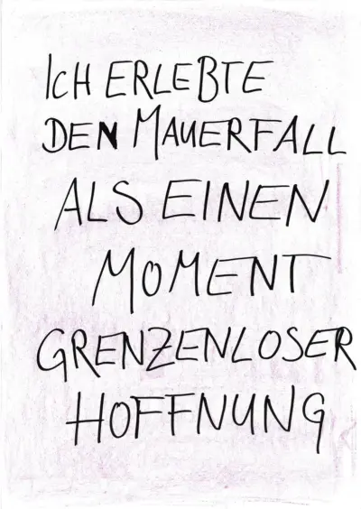 Plakat mit händischer Aufschrift: "Ich erlebte den Mauerfall als einen Moment grenzenloser Hoffnung."